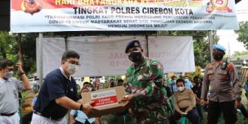 Polres Cirebon Kota Bagikan 15 Ton Beras