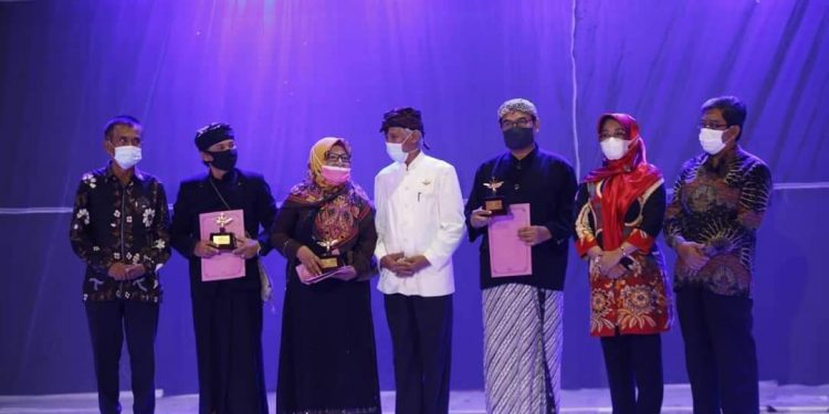 21 Tokoh Seni dan Budaya di Indramayu Raih Penghargaan