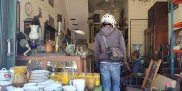 Covid Menyerang, Bisnis Barang Antik di Pasar Talang Sepi
