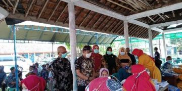 Bupati Karna: Vaksinasi Menjadi Syarat Warga Menerima Bantuan