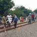 Pengendara Motor Nekat Sebrangi Rel Demi Hindari Penyakatan