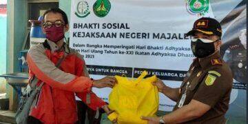 Kajari Majalengka Salurkan Bantuan Sembako dan Vitamin Bagi Awak Media yang Isoman