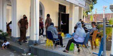 Kejari Majalengka Beri Sembako Gratis Bagi Warga yang Mau Divaksin
