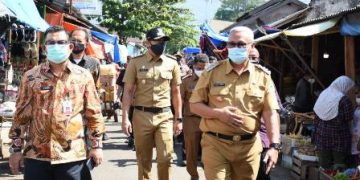 Pedagang Pasar Enggan Divaksin, Acep-Ridho Turun Tangan