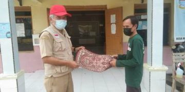 Pemdes Ambulu Bagikan Ribuan Sajadah Travel