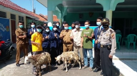 Pemdes Cipejeuh Kulon Siapkan Doorprize Dua Kambing untuk Warga yang Ikut Vaksinasi