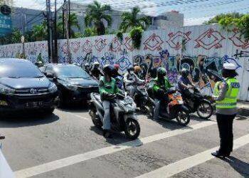 Satlantas Polres Ciko Ajak Pengendara Hening Cipta Sejenak