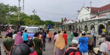 Warung Keliling Satlantas Diserbu Porter Stasiun