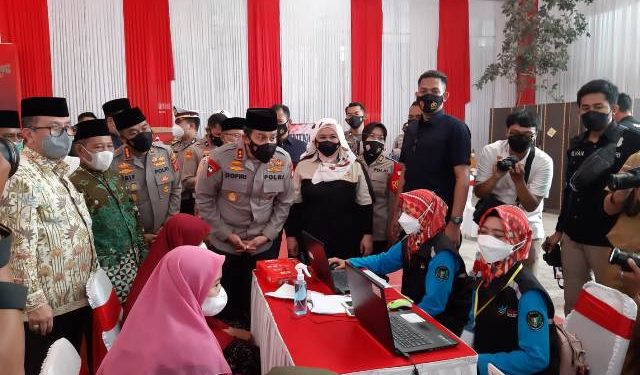 Pantau Vaksinasi Santri, Kapolda Jabar Ingatkan 3 Poin