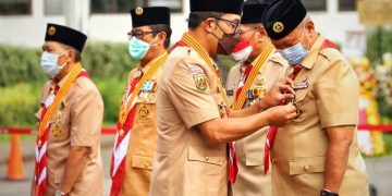Acep Raih Dharma Bakti Pramuka dari Gubernur Jabar