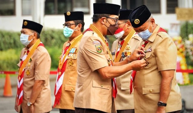 Acep Raih Dharma Bakti Pramuka dari Gubernur Jabar