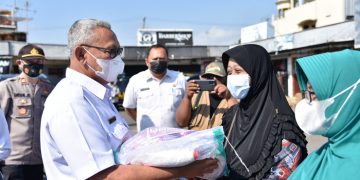 Ratusan PKL Kramatmulya Dapat Bantuan Sembako