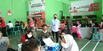 Ribuan Warga Ikuti Vaksinasi TNI dan Kosgoro