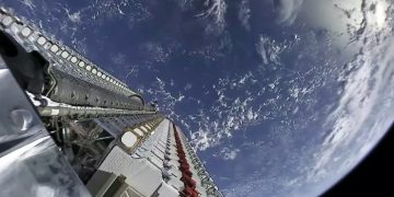SpaceX Beli Startup Data Satelit Demi Ambisi Internet Kuasai Bumi