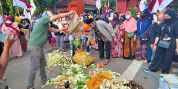Harga Sewa Kios Mencekik, Ratusan Pedagang Pasar Junjang Datangi Gedung DPRD