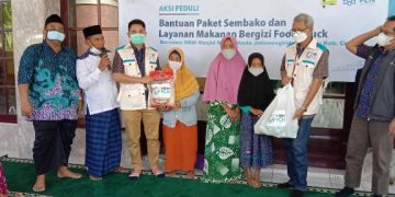 DKM Nur Syuhada Jatiseeng Kidul Tebar Paket Sembako