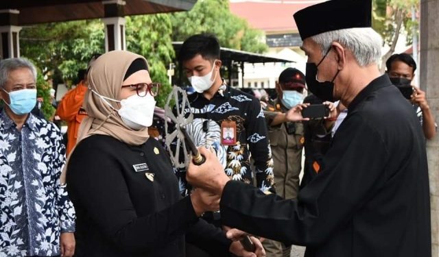 Bupati Nina Lepas Kirab Pusaka Keliling 31 Kecamatan