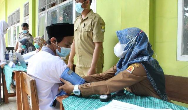 Vaksinasi Sisir Ratusan Santri Pesantren Munjul