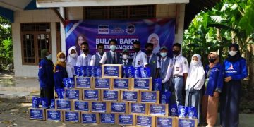 PIA Fraksi Partai Demokrat DPR RI Bagi-bagi Sembako dan Kuota Internet