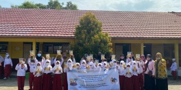 Pertamina Bagikan Makanan Sehat dan Masker di Balongan