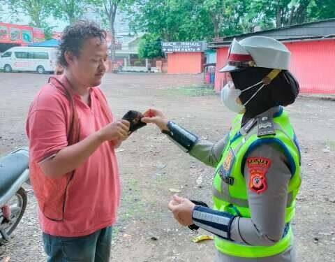 Operasi Zebra Lodaya, Polres Ciko Bagikan Ratusan Masker