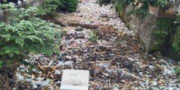 Sungai Cikenanga Dipenuhi Sampah, Camat Plered Instruksikan Kuwu Bersih-bersih Sungai