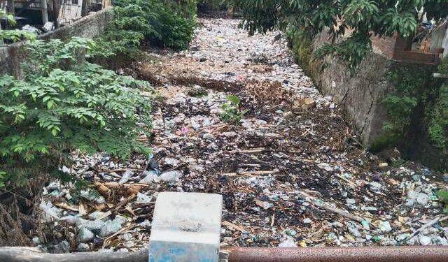 Sungai Cikenanga Dipenuhi Sampah, Camat Plered Instruksikan Kuwu Bersih-bersih Sungai