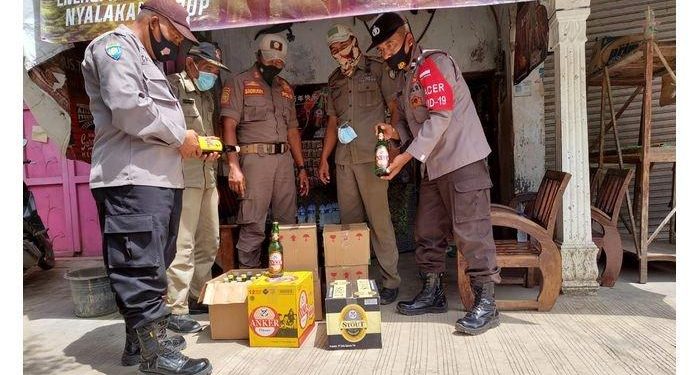Polisi Gerebek Gudang Miras di Kedokan Bunder