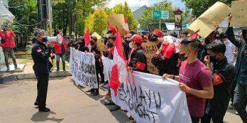 Tuntut Evaluasi Kinerja Bupati, Unjuk Rasa Mahasiswa Ricuh