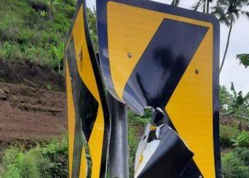 Rambu Jalan Menuju Wisata Panyaweuyan Rusak Akibat Ulah Tangan Tangan Jail