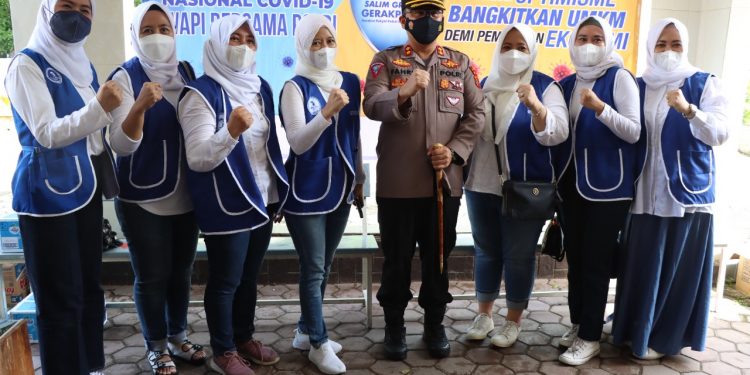 Polres Ciko dan IWAPI Tebar 500 Dosis Vaksin