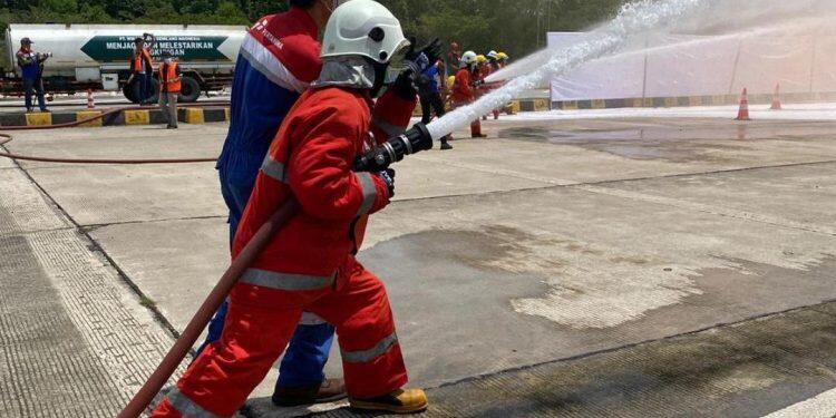 Pertamina Patra Niaga dan Astra Tol Cipali Gelar Simulasi Penanggulangan Kecelakaan Mobil Tangki