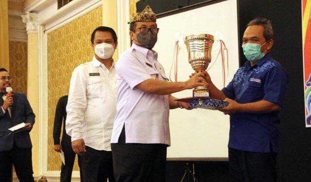Sejumlah Perusahaan PMA dan PMDN Peroleh Penghargaan