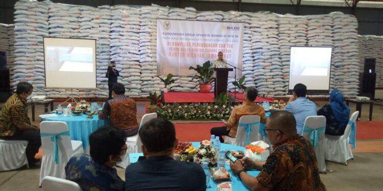 Komisi VI DPR Kunjungi Gudang Beras Bulog Cirebon