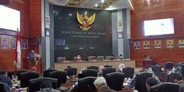 Anggota Fraksi PDIP Saling Adu Mulut