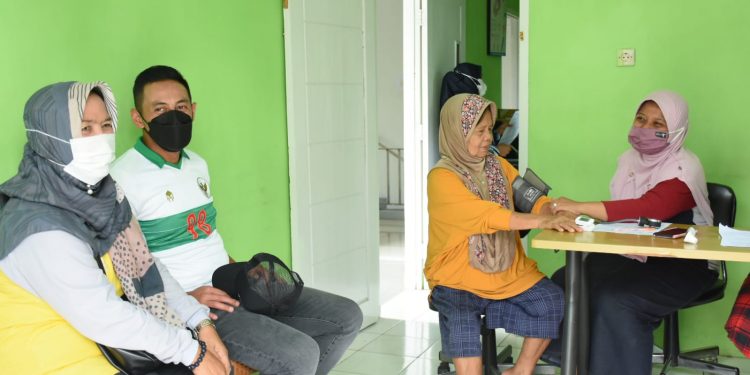 Wabup Monitoring Vaksinasi di Desa Nanggela