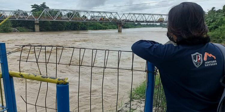 Debit Air Sungai Cimanuk Sempat Tinggi