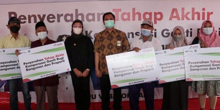 Masyarakat Terdampak Ledakan Tangki Pertamina Terima Bantuan