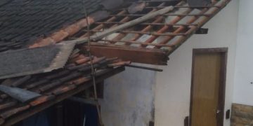 Diterjang Puting Beliung dan Hujan Deras, 9 Rumah di Desa Trijaya Rusak Berat