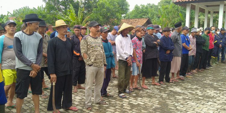 MPLS Bersama Pemdes Suranenggala Kidul dan Karangreja Ajak Warga Bersih-bersih Kali