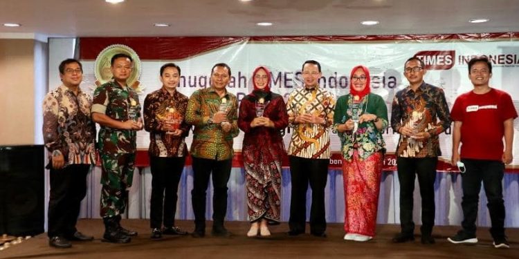Dua Srikandi Kota Cirebon Raih Penghargaan