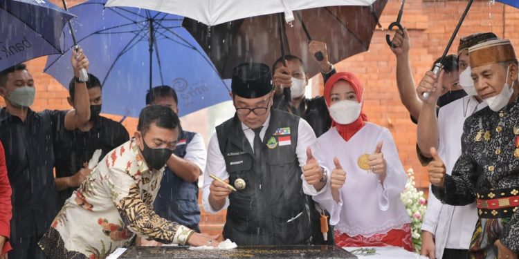 Kang Emil Resmikan Alun-alun Sangkala Buana