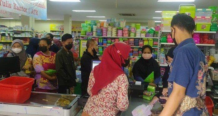 Hindari Kecurangan, Jari Kelingking Konsumen Dicelup Tinta