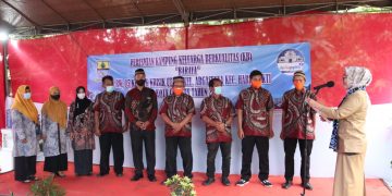 Eti Resmikan Kampung Keluarga Berencana