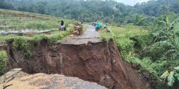 Akses Jalan Sindangwangi-Rajagaluh Amblas