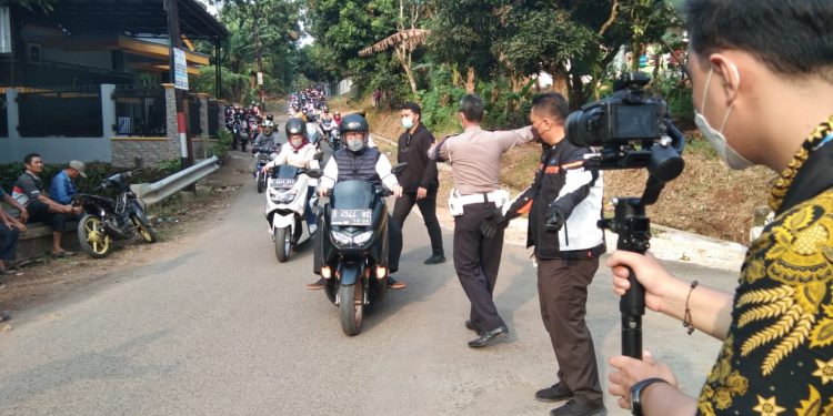Keliling Serap Aspirasi Masyarakat, Bupati Cirebon Tunggangi Motor