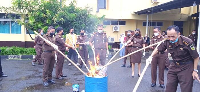 Kejari Kota Cirebon Musnahkan Ribuan Barbuk Narkoba