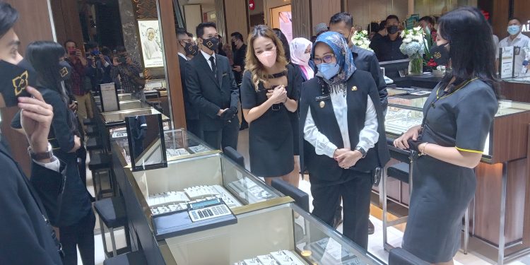 Pembukaan Gerai ke-31 The Palace Jeweler di CSB, 30 Perhiasan Berlian Dilepas Seharga Rp99 Ribu  