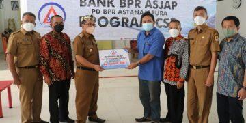 Bupati Cirebon Salurkan CSR BPR Astanajapura