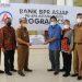 Bupati Cirebon Salurkan CSR BPR Astanajapura